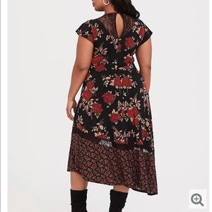 BLACK LACE KNIT FLORAL ASYMMETRICAL MIDI DRESS